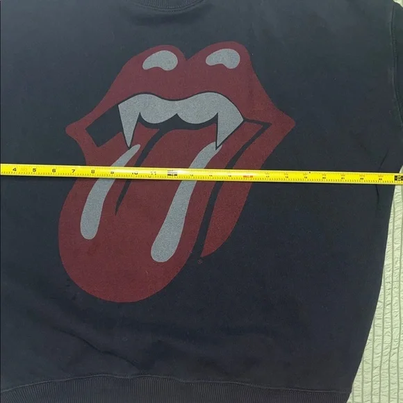 American Eagle Women’s XXS Oversized Rolling Stones Vampire Crewneck Sweatshirt - Picture 11 of 11